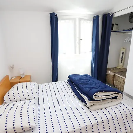 Holiday home Belle Maison 6 Pers Au Port De St Cyprien